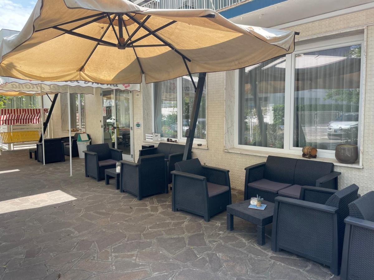 Hotel Aloha Cesenatico Kültér fotó