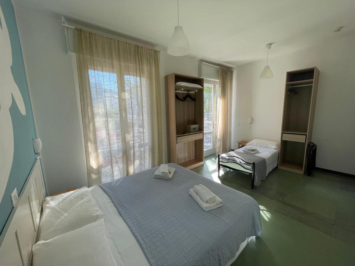 Hotel Aloha Cesenatico Kültér fotó